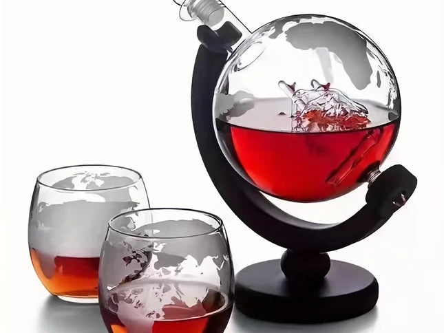 Set Decantor Globe 900ML cu Carafă Fără Plumb, Stand din Lemn și 2 Pahare – Cadou de Lux pentru Whiskey