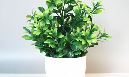 Plantă artificială în ghiveci