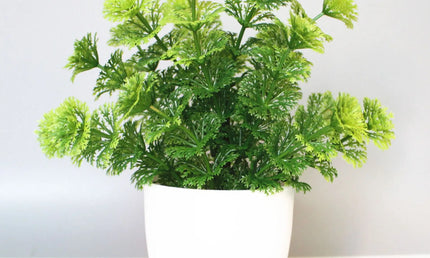 Plantă artificială în ghiveci