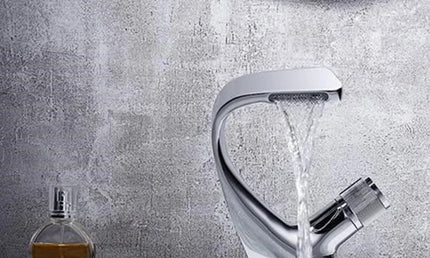 Baterie Lavoar Cascadă din Alamă Antichizată – Mixer Apă Caldă și Rece, Design Vintage