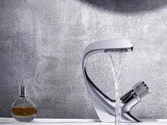 Baterie Lavoar Cascadă din Alamă Antichizată – Mixer Apă Caldă și Rece, Design Vintage