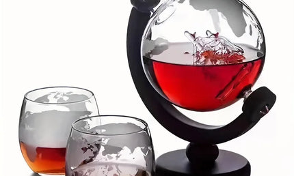 Set Decantor Globe 900ML cu Carafă Fără Plumb, Stand din Lemn și 2 Pahare – Cadou de Lux pentru Whiskey