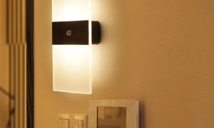 Aplica LED Modernă cu Senzor Tactil și Mișcare – Lumină Nocturnă pentru Dormitor
