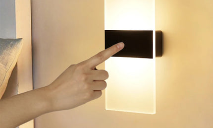 Aplica LED Modernă cu Senzor Tactil și Mișcare – Lumină Nocturnă pentru Dormitor