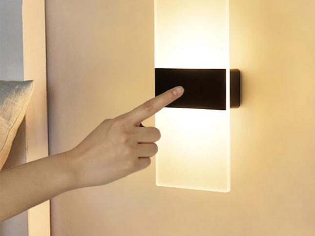 Aplica LED Modernă cu Senzor Tactil și Mișcare – Lumină Nocturnă pentru Dormitor