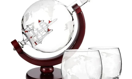 Set Decantor Globe 900ML cu Carafă Fără Plumb, Stand din Lemn și 2 Pahare – Cadou de Lux pentru Whiskey