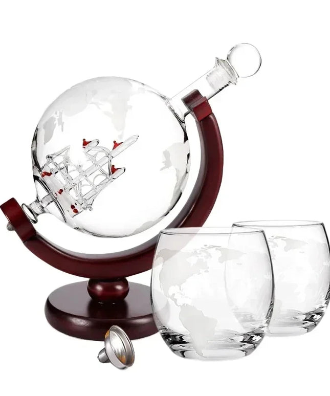 Set Decantor Globe 900ML cu Carafă Fără Plumb, Stand din Lemn și 2 Pahare – Cadou de Lux pentru Whiskey
