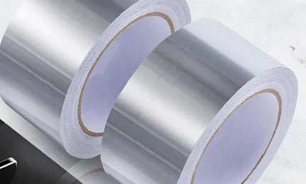 Bandă adezivă din folie de aluminiu